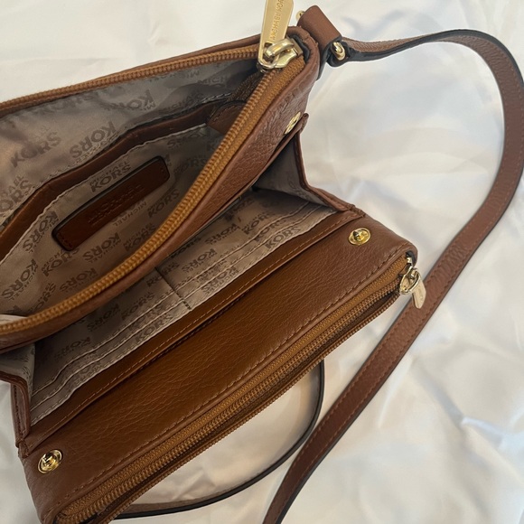 Michael Kors cross body - Picture 2 of 3